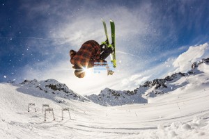 彩经网|绿茵场外的极速激情，哈兰德再添梦幻座驾，豪车收藏折射巨星生活另一面